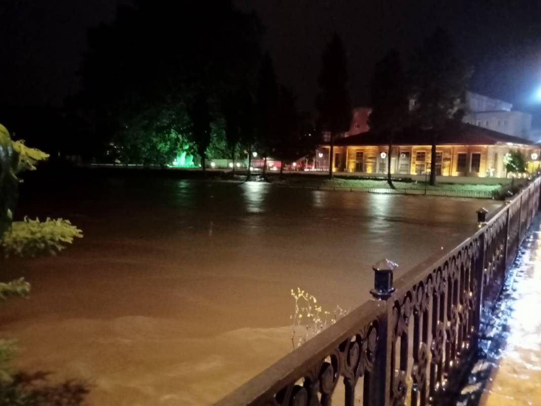 Samsun’u sağanak vurdu: Terme Çayı taştı - Resim: 9